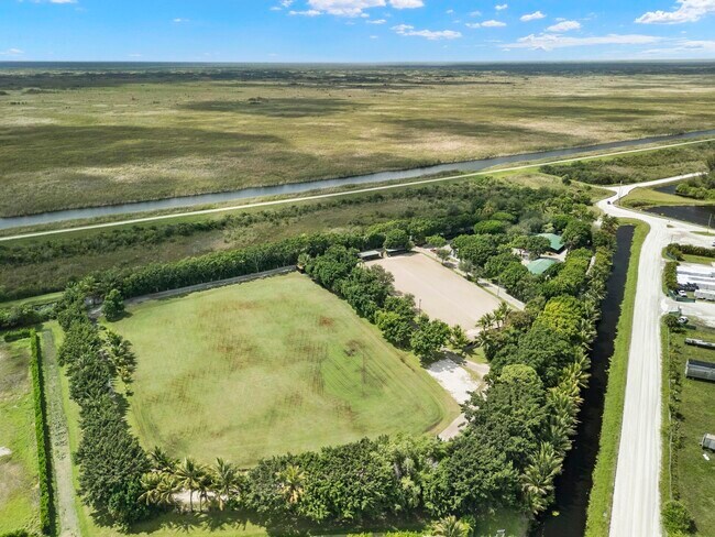 14996 50th St S in Wellington, FL - Foto de edificio - Building Photo