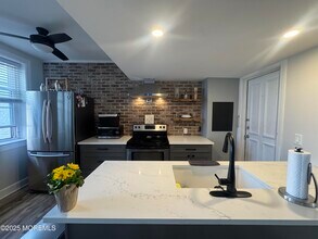 19 Leroy Pl-Unit -1D in Red Bank, NJ - Building Photo - Building Photo