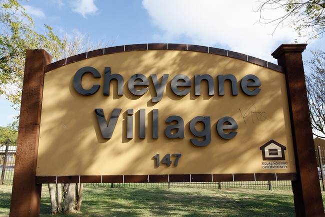 Cheyenne Village Apartments in San Antonio, TX - Foto de edificio - Building Photo