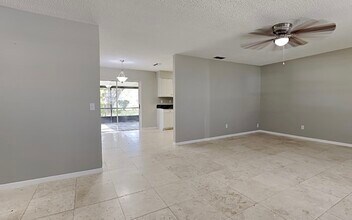 2143 Creek Side Dr in Lakeland, FL - Building Photo - Building Photo