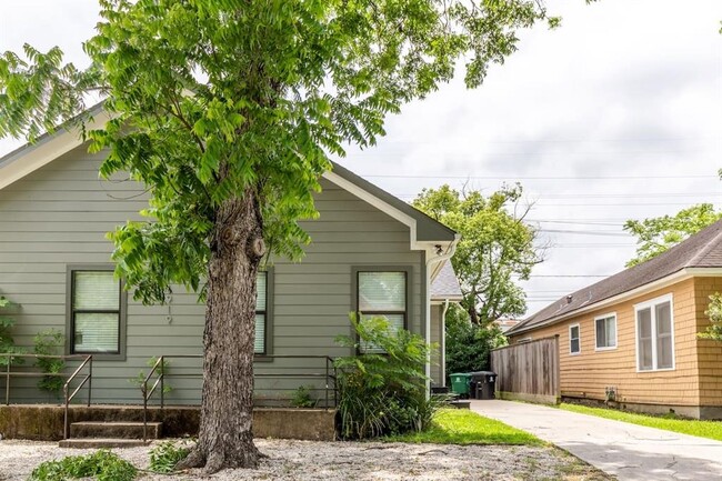 1919 Lombardy St-Unit -A in Houston, TX - Foto de edificio - Building Photo