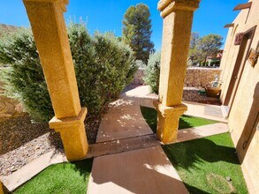2050 Pinecone Way in Las Cruces, NM - Building Photo - Building Photo