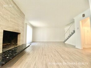 2106 S Bentley Ave in Los Angeles, CA - Building Photo - Building Photo