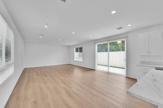 8702 Silver Way in Los Angeles, CA - Building Photo - Building Photo