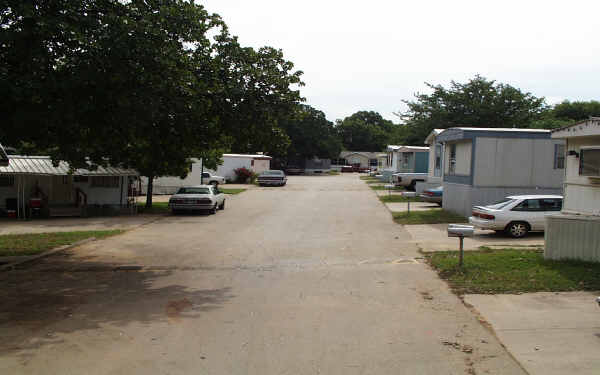 Avalon Mobile Home Park in Kennedale, TX - Building Photo - Building Photo