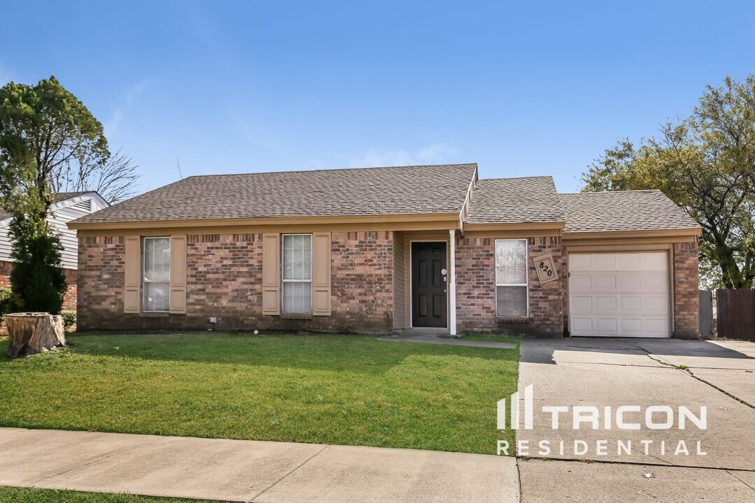 820 Annapolis Dr in Arlington, TX - Building Photo