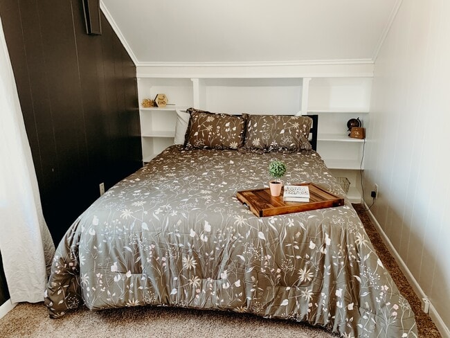 22101 Nowlin St, Unit West Dearborn Apartment in Dearborn, MI - Foto de edificio - Building Photo