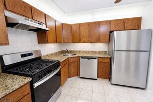 215 Rachel Ct in Franklin Township, NJ - Building Photo