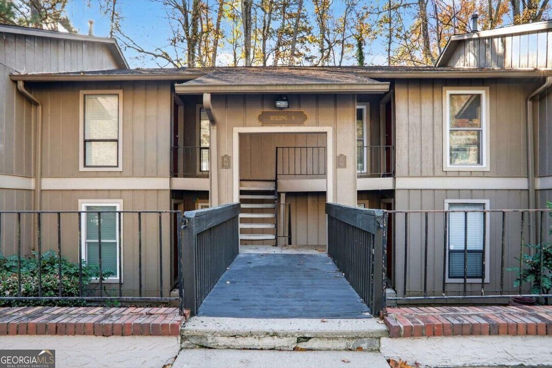 8740 Roswell Rd in Sandy Springs, GA - Building Photo