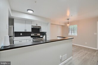 32 N Spring St in Baltimore, MD - Building Photo - Building Photo