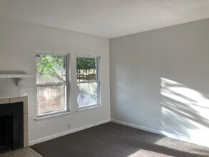 2022 Oak Park Ln, Unit TOWNHOUSE CONDO in Decatur, GA - Foto de edificio - Building Photo