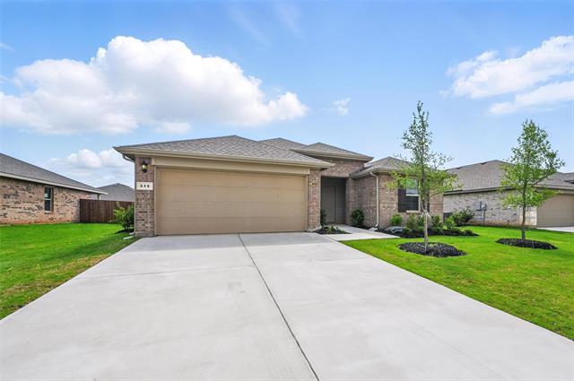 315 Pecos Dr in Azle, TX - Foto de edificio - Building Photo