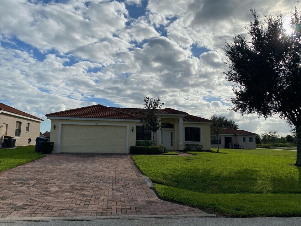 404 Cinnamon Dr in Kissimmee, FL - Building Photo