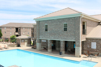 The Quarters at W Lafayette - Student Living in West Lafayette, IN - Building Photo - Building Photo