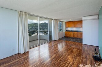 2825 S King St in Honolulu, HI - Building Photo - Building Photo