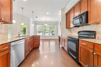 8000 Stonelake Village Ave, Unit 201 in Baton Rouge, LA - Building Photo - Building Photo