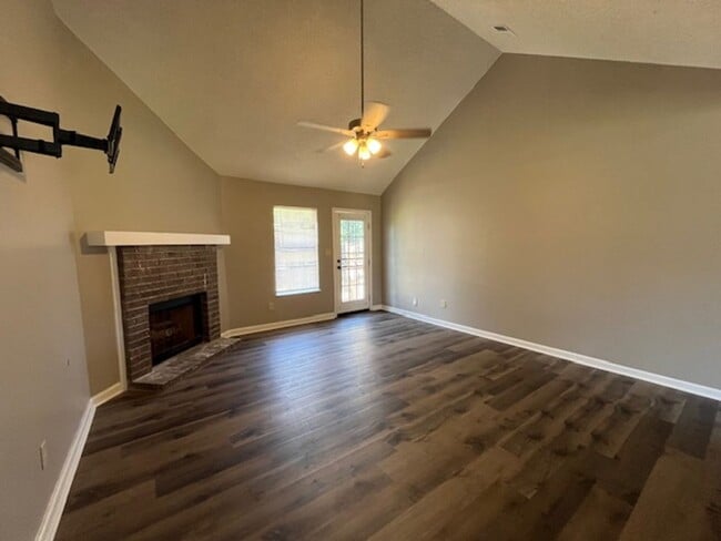 7075 Foxhall Dr in Horn Lake, MS - Building Photo - Building Photo