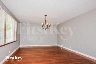 2 Valley Rd in St. Charles, MO - Building Photo - Building Photo