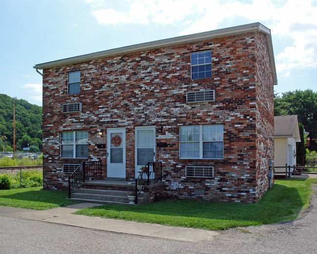 1233 Main Ave in Nitro, WV - Foto de edificio - Building Photo