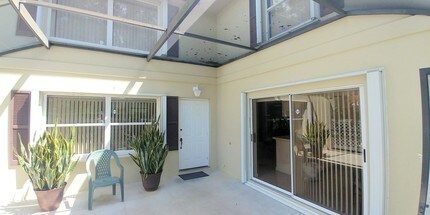 31 Clinton Ct-Unit -D in Royal Palm Beach, FL - Building Photo - Building Photo