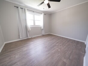 8240 S Octavia Ave in Bridgeview, IL - Building Photo - Building Photo