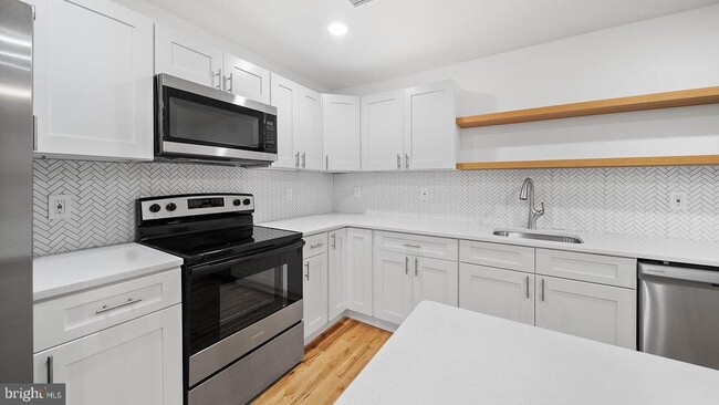 property at 512 S 4th St