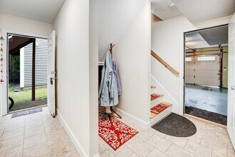8 High St, Unit F2 in Acton, MA - Building Photo - Building Photo