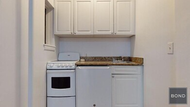 330 E 93rd St in New York, NY - Building Photo - Building Photo