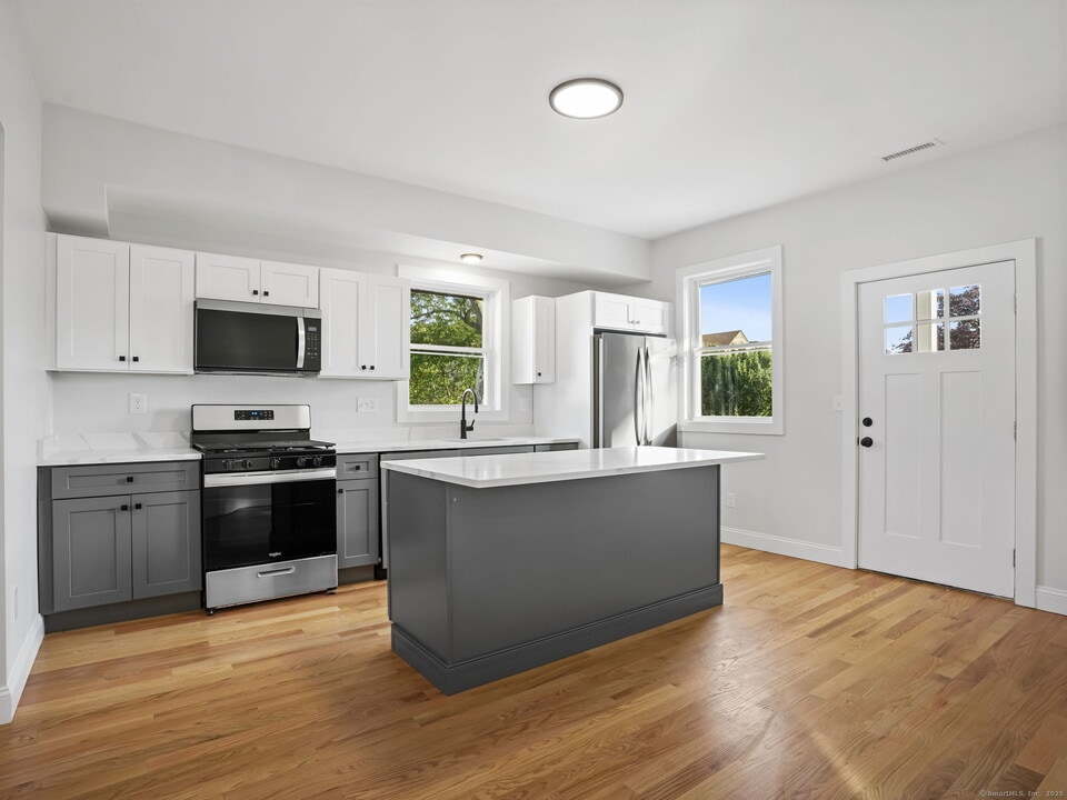 3 Seaview Ave in Stamford, CT - Building Photo