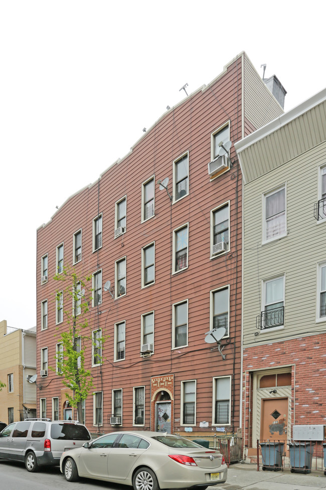 125-127 Evergreen Ave in Brooklyn, NY - Building Photo - Building Photo