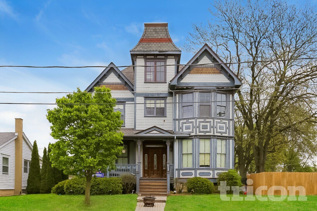 1009 Walter St in Lemont, IL - Foto de edificio