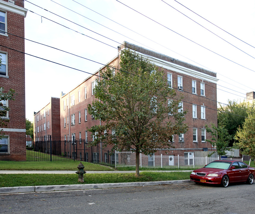 Paradise Apartments in Washington, DC - Building Photo