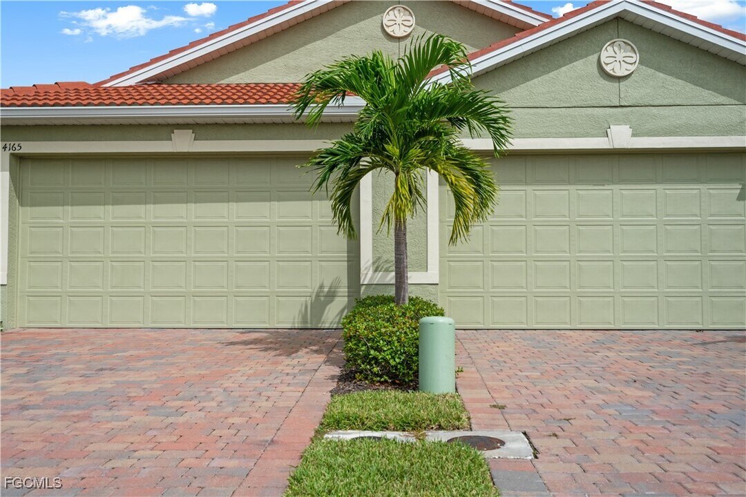 4165 Bloomfield St in Ft. Myers, FL - Building Photo