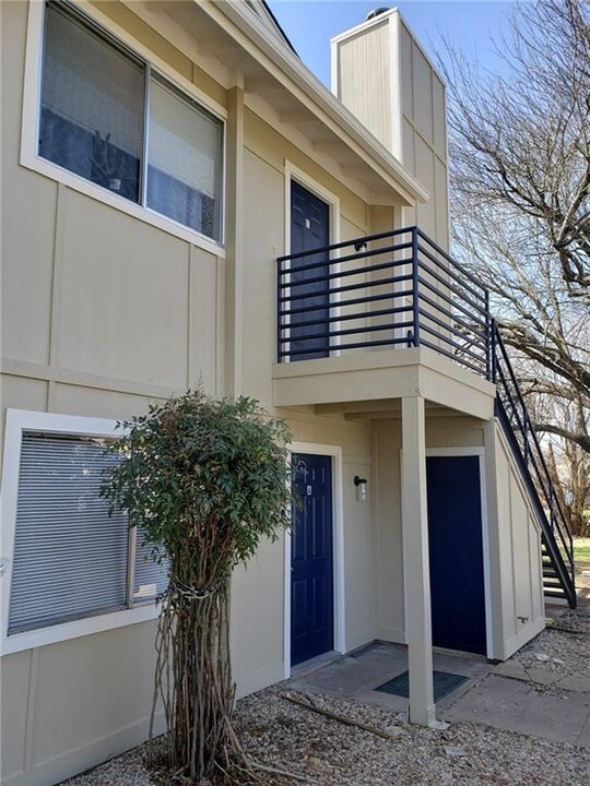 10811 Lanshire Dr in Austin, TX - Building Photo