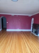 6926 S Paxton Ave in Chicago, IL - Building Photo - Building Photo