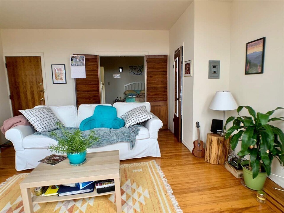 106 11th St in Hoboken, NJ - Building Photo