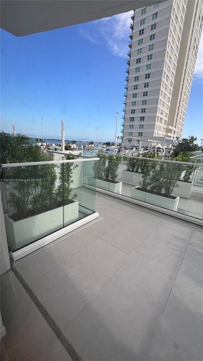 770 Claughton Island Dr in Miami, FL - Building Photo - Building Photo