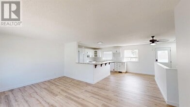 9639-9685 85 Ave in Grande Prairie, AB - Building Photo - Building Photo