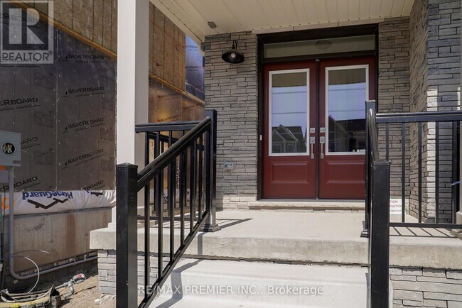 28 Downriver Dr in Welland, ON - Building Photo - Building Photo