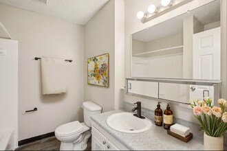 Flats at Wildwood in Raytown, MO - Foto de edificio - Building Photo
