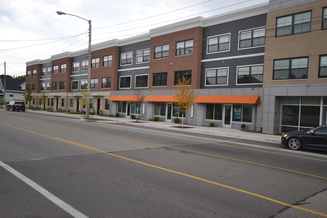 Harrison Park Apartments in Grand Rapids, MI - Building Photo