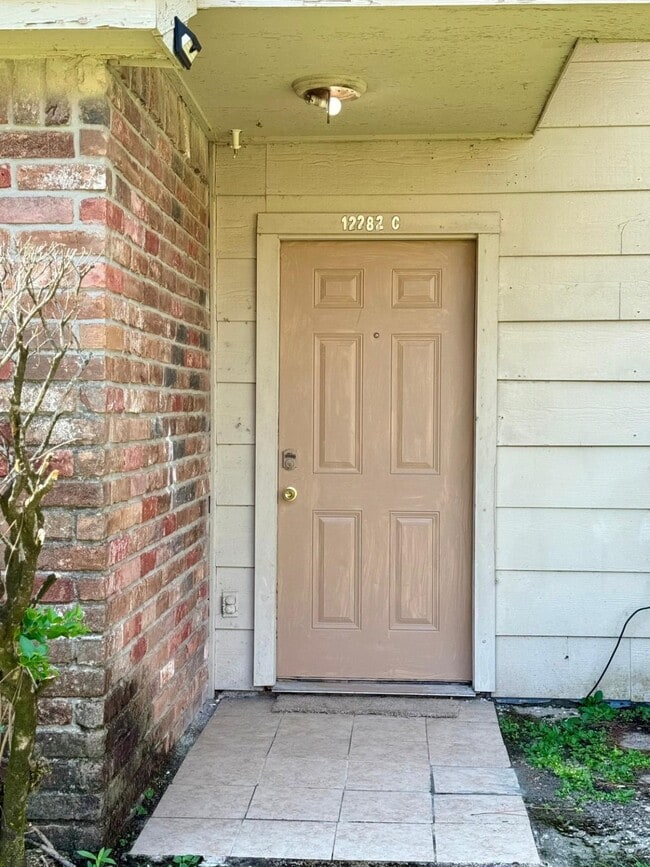 12282 Wild Pine Dr in Houston, TX - Building Photo - Building Photo