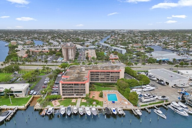 740 S Federal Hwy in Pompano Beach, FL - Foto de edificio - Building Photo