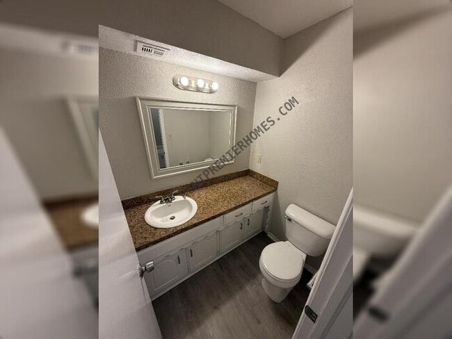 property at 1925 N Ann Arbor Pl