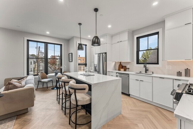 106 Moore St in Boston, MA - Building Photo - Building Photo