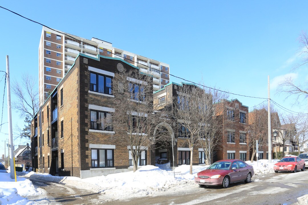 Royal & Wales Apartments in Kitchener, ON - Building Photo