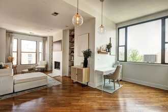 1365 W Erie St, Unit 4E in Chicago, IL - Building Photo - Building Photo
