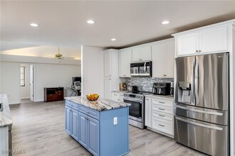 2250 Rio De Janeiro Ave in Punta Gorda, FL - Foto de edificio - Building Photo