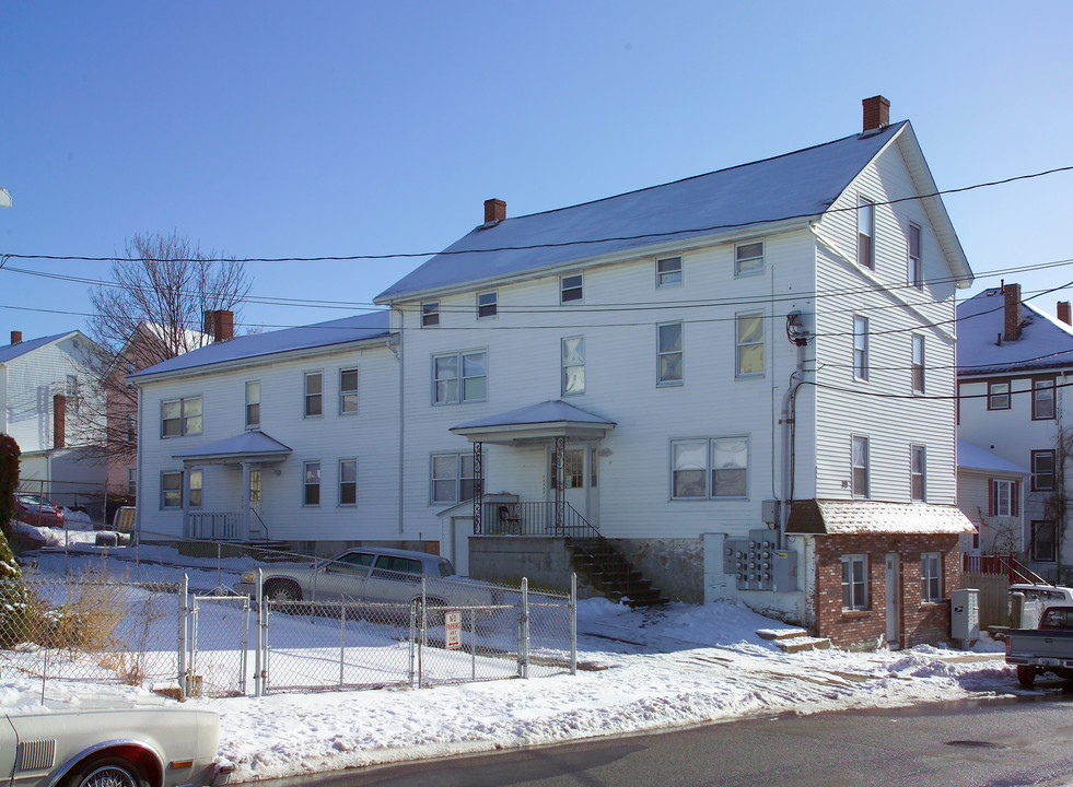 99 Tremont St in Fall River, MA - Foto de edificio