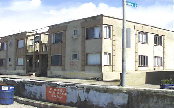 Oceanfront Breakers Condos in San Diego, CA - Building Photo